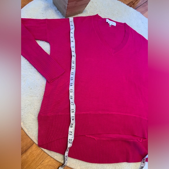 John & Jenn Lightweight V Neck Long Sleeve - Picture 8 of 9